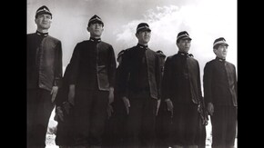 雲ながるる果てに