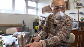 土曜の朝はラジオの前で…。