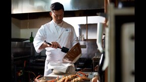 4皿目 松葉蟹のコッペソース焼き