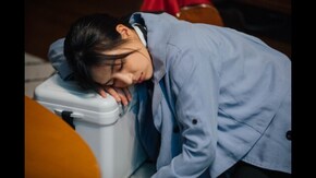 #01 屋台バーの女