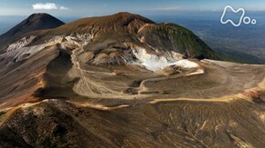 緑と噴煙 二つの火口へ~雄阿寒岳 雌阿寒岳~
