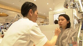 「百貨店 化粧品フロアの女たち」
