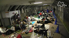 「日本ダービー大行列」