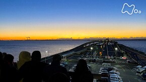 「海ほたるパーキングエリア 年の瀬の展望台で」