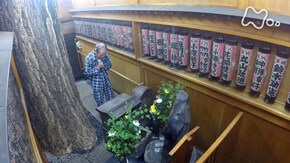「大都会 お地蔵さまの前で」