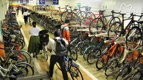 「夏の終わりに 駅地下の駐輪場で」