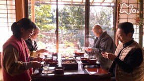 「睦月 分かち合う福 年明ける」