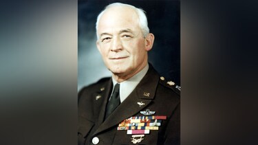 アーノルド将軍と空軍史 資料映像